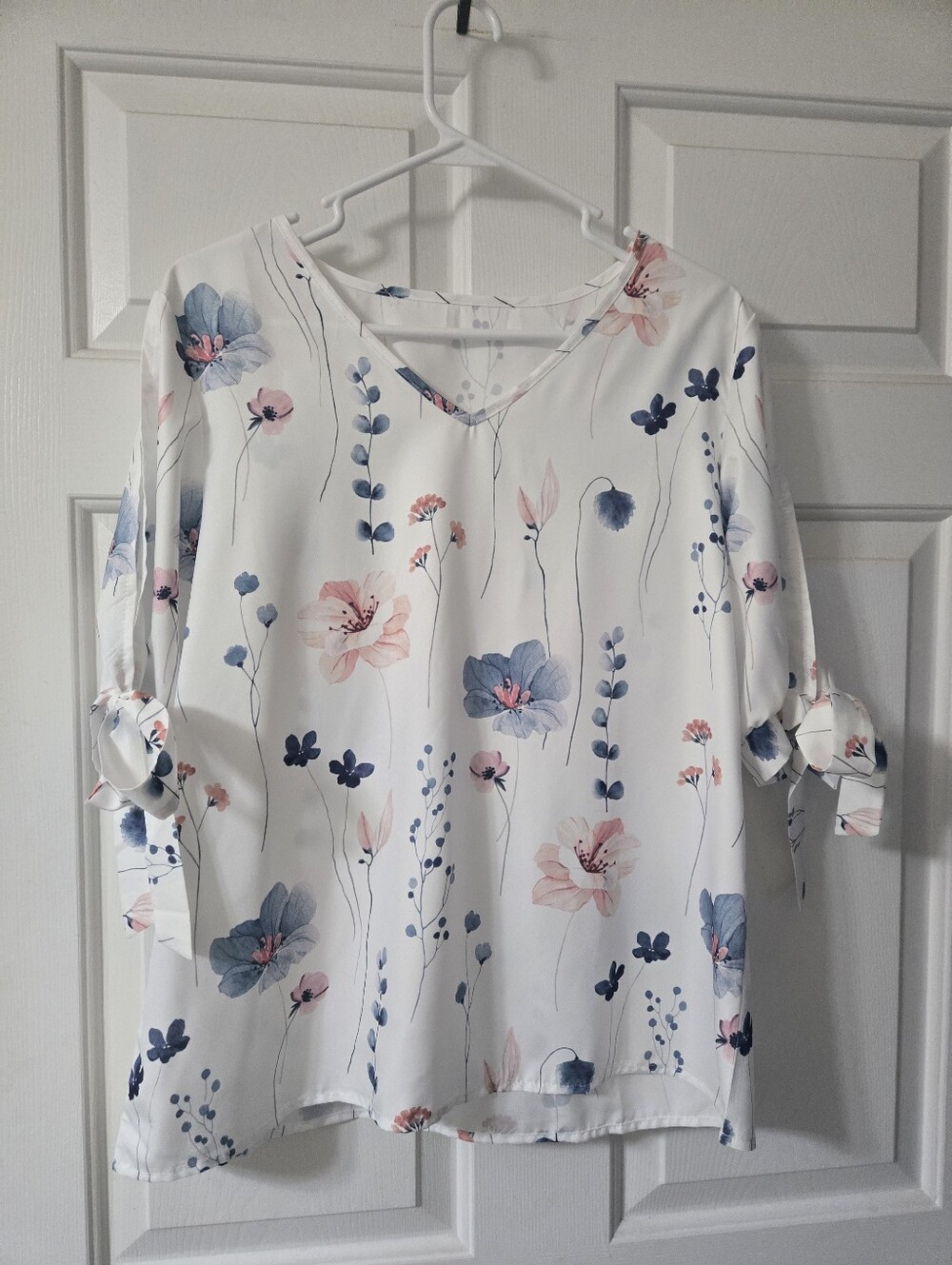 Floral Tie-Sleeve V-Neck Top in White - Picture 4 of 7
